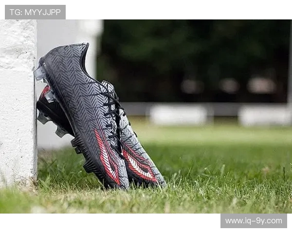 围绕训练高帮足球鞋款式与性能特点及选购要点的深度解析指南全览