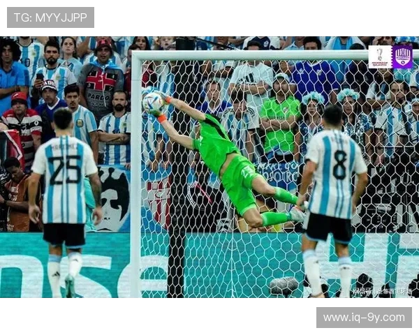 围绕FC门将马丁内斯的赛场稳健表现与球队防线核心作用解析全景